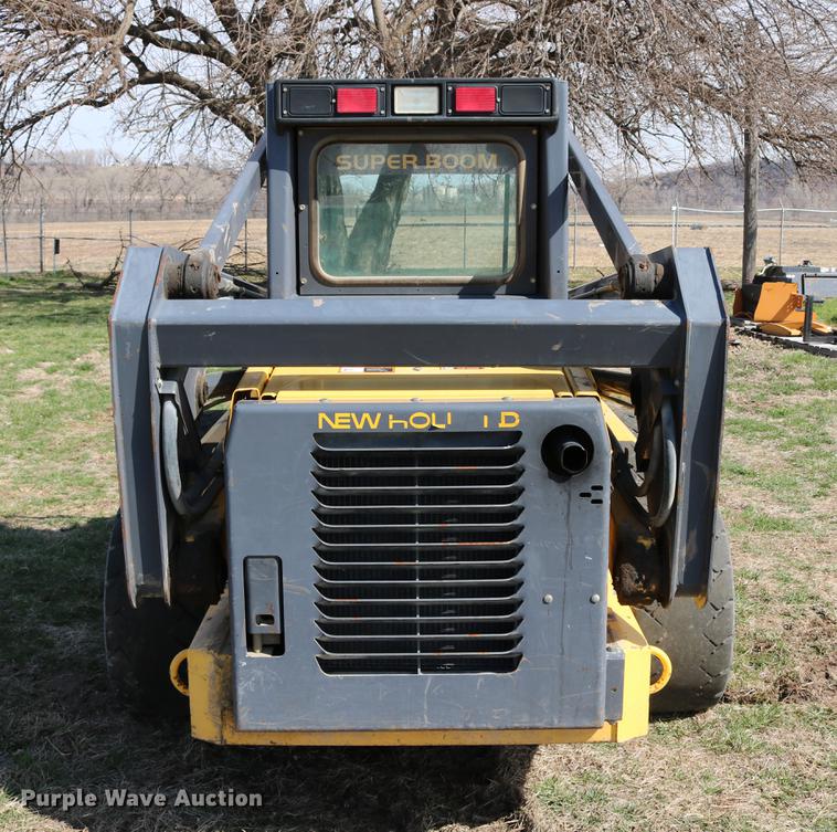 image for item DC7635 2001 New Holland LS180 skid steer