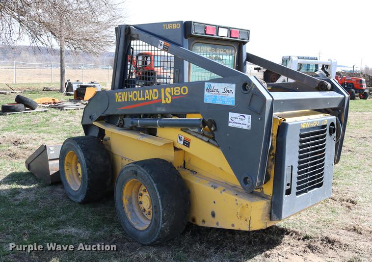 image for item DC7635 2001 New Holland LS180 skid steer