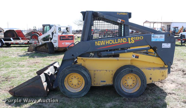 image for item DC7635 2001 New Holland LS180 skid steer