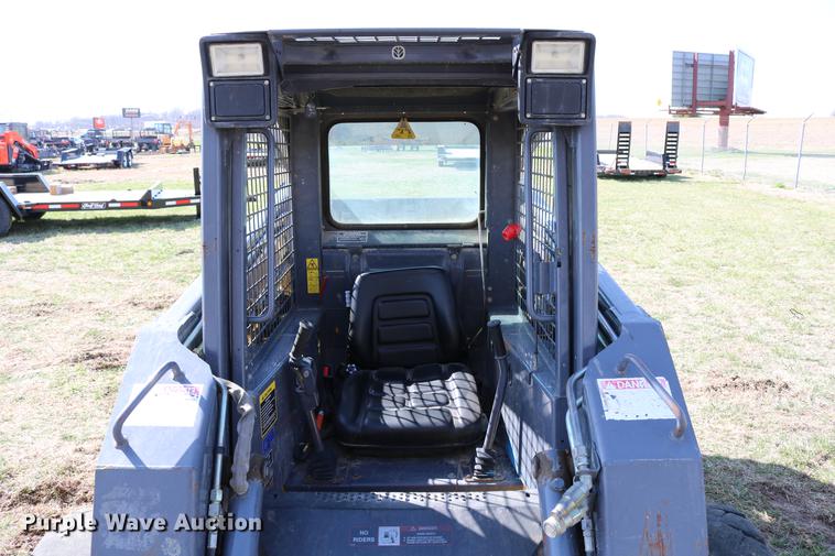 image for item DC7635 2001 New Holland LS180 skid steer