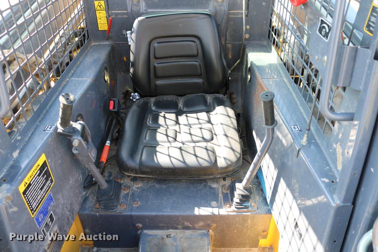 image for item DC7635 2001 New Holland LS180 skid steer