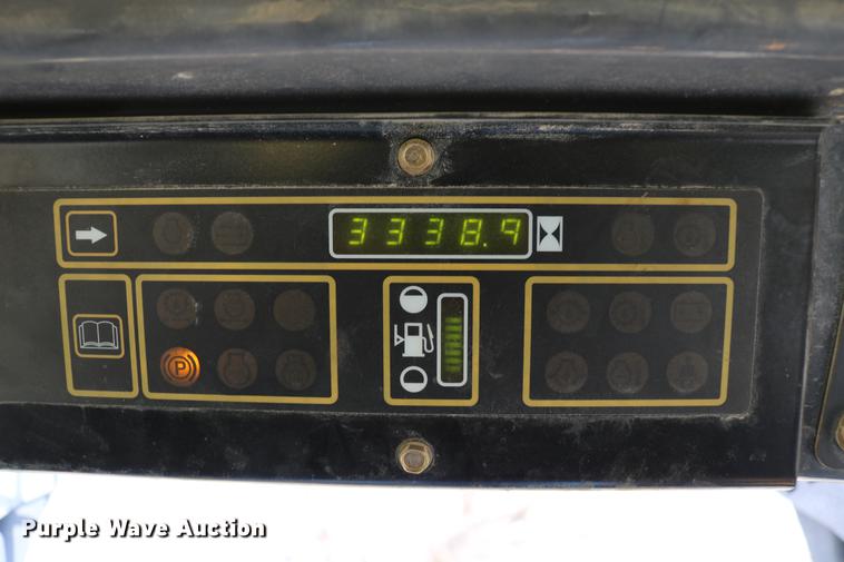 image for item DC7635 2001 New Holland LS180 skid steer