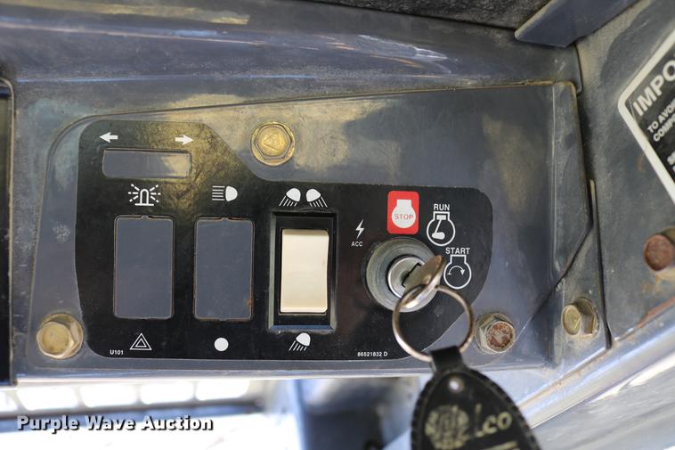 image for item DC7635 2001 New Holland LS180 skid steer