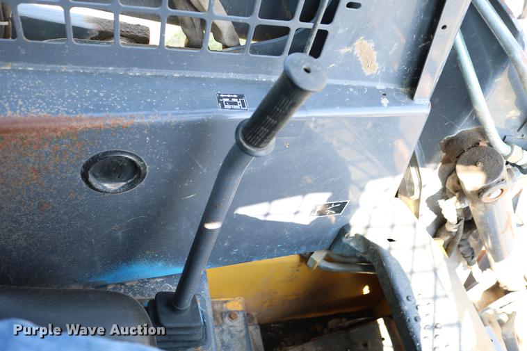 image for item DC7635 2001 New Holland LS180 skid steer