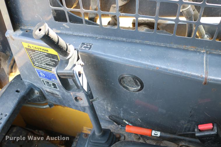 image for item DC7635 2001 New Holland LS180 skid steer