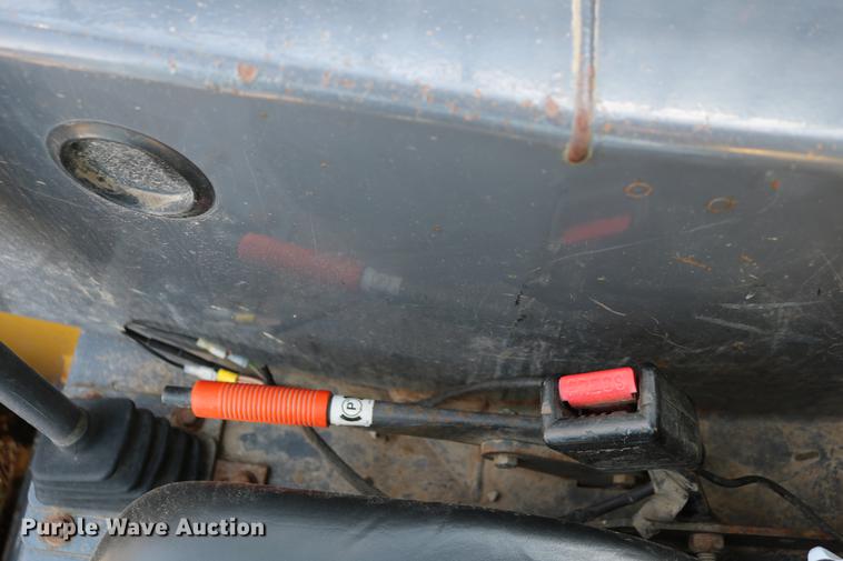 image for item DC7635 2001 New Holland LS180 skid steer