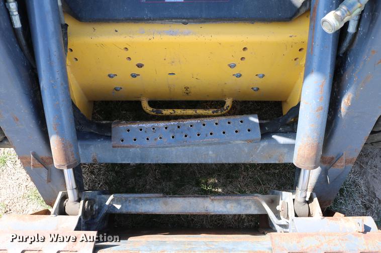 image for item DC7635 2001 New Holland LS180 skid steer