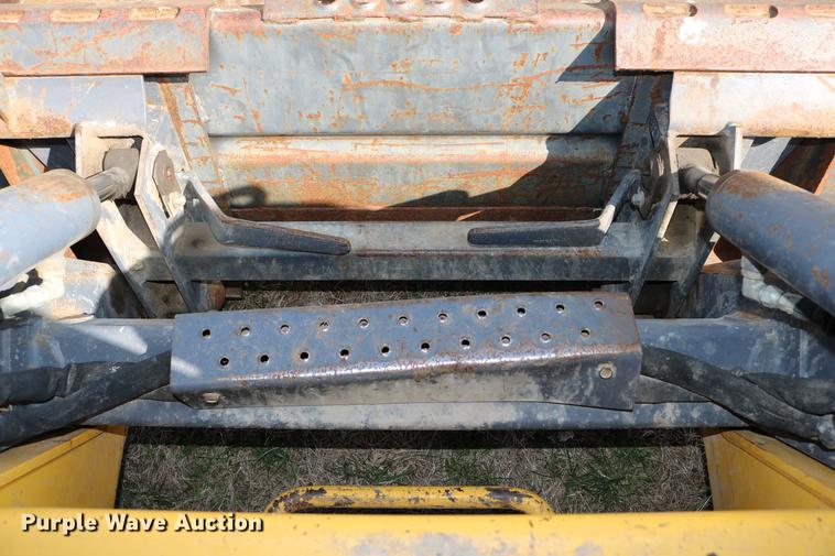 image for item DC7635 2001 New Holland LS180 skid steer