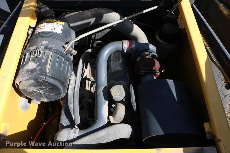 image for item DC7635 2001 New Holland LS180 skid steer