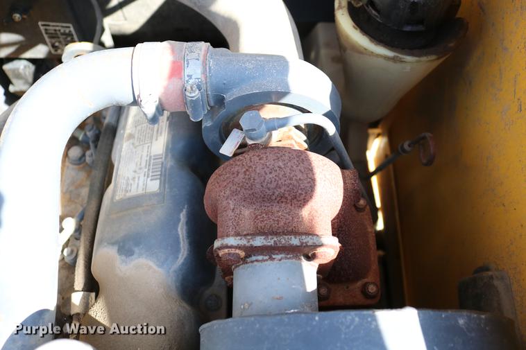 image for item DC7635 2001 New Holland LS180 skid steer