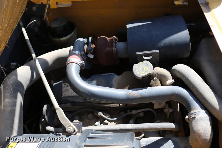 image for item DC7635 2001 New Holland LS180 skid steer