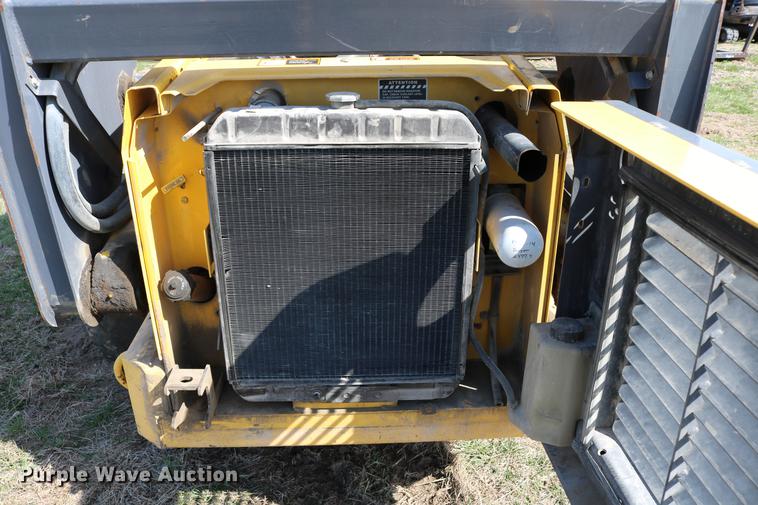 image for item DC7635 2001 New Holland LS180 skid steer