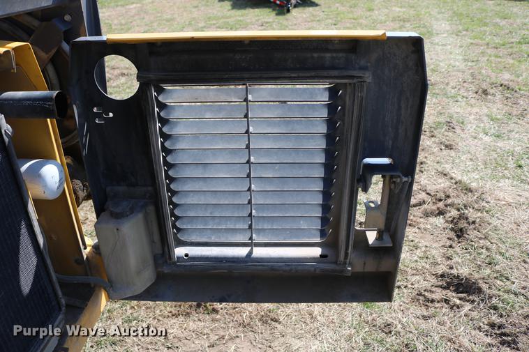 image for item DC7635 2001 New Holland LS180 skid steer