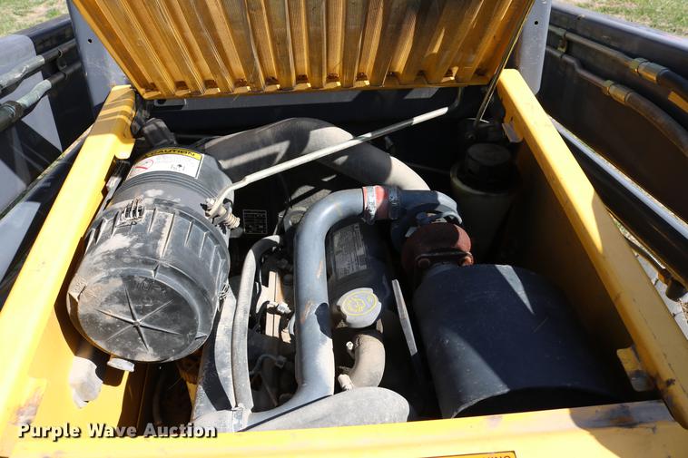 image for item DC7635 2001 New Holland LS180 skid steer