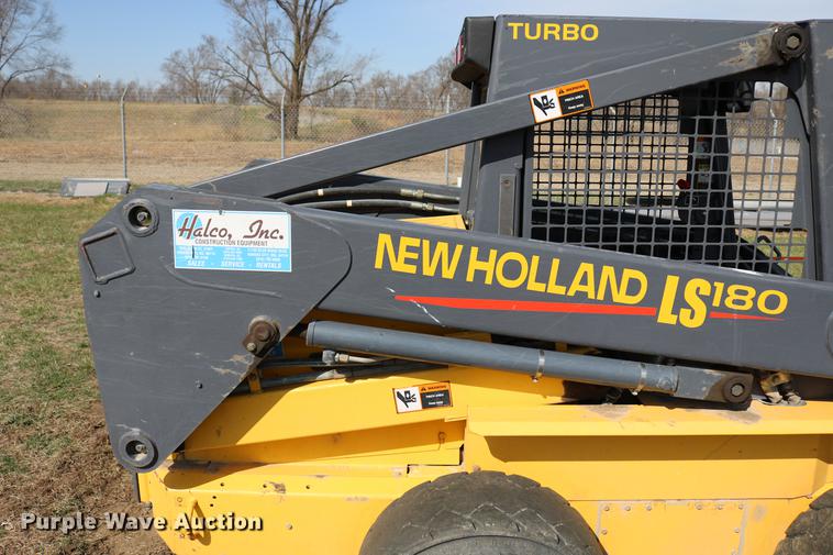 image for item DC7635 2001 New Holland LS180 skid steer