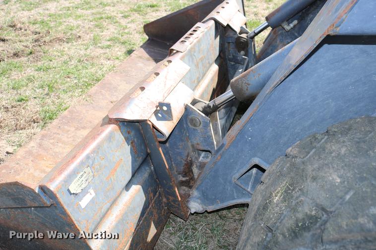 image for item DC7635 2001 New Holland LS180 skid steer