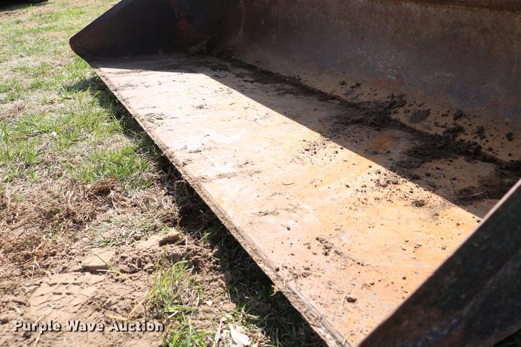 image for item DC7635 2001 New Holland LS180 skid steer