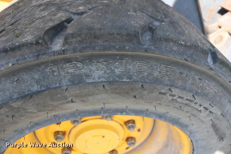 image for item DC7635 2001 New Holland LS180 skid steer