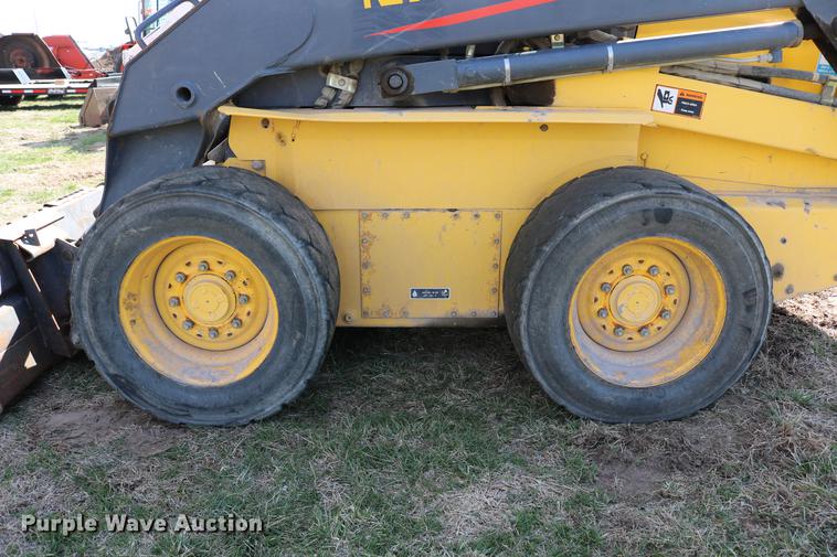 image for item DC7635 2001 New Holland LS180 skid steer