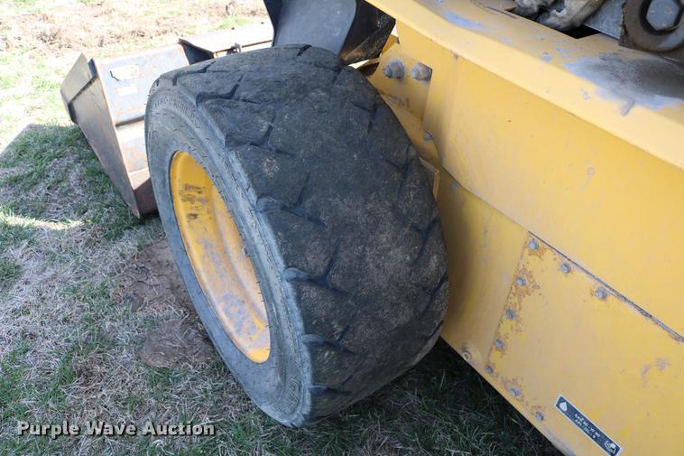 image for item DC7635 2001 New Holland LS180 skid steer