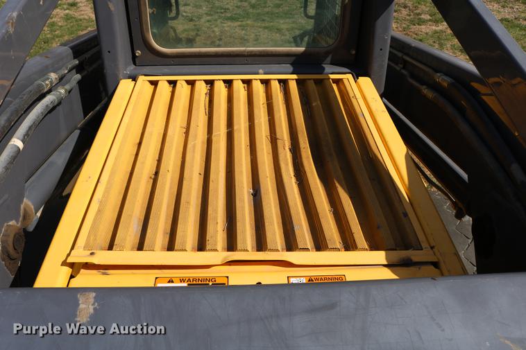 image for item DC7635 2001 New Holland LS180 skid steer