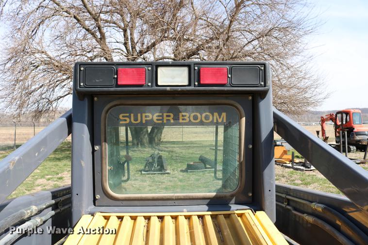 image for item DC7635 2001 New Holland LS180 skid steer