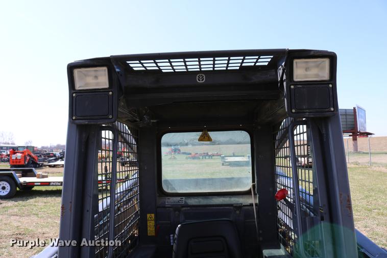 image for item DC7635 2001 New Holland LS180 skid steer