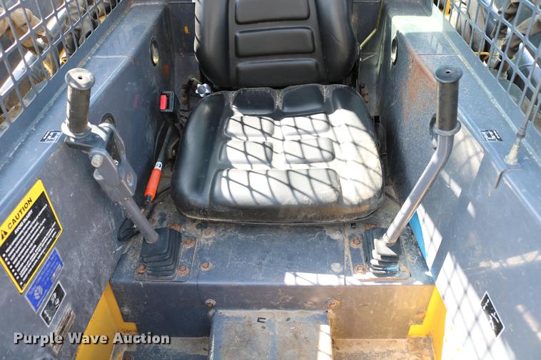 image for item DC7635 2001 New Holland LS180 skid steer
