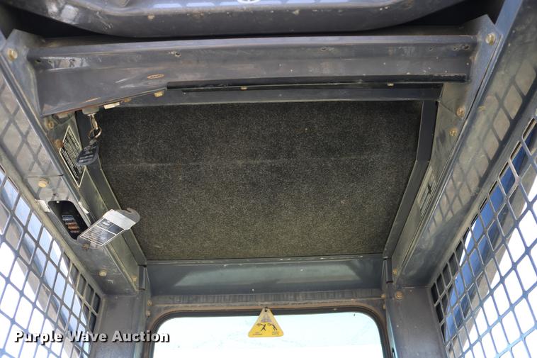 image for item DC7635 2001 New Holland LS180 skid steer