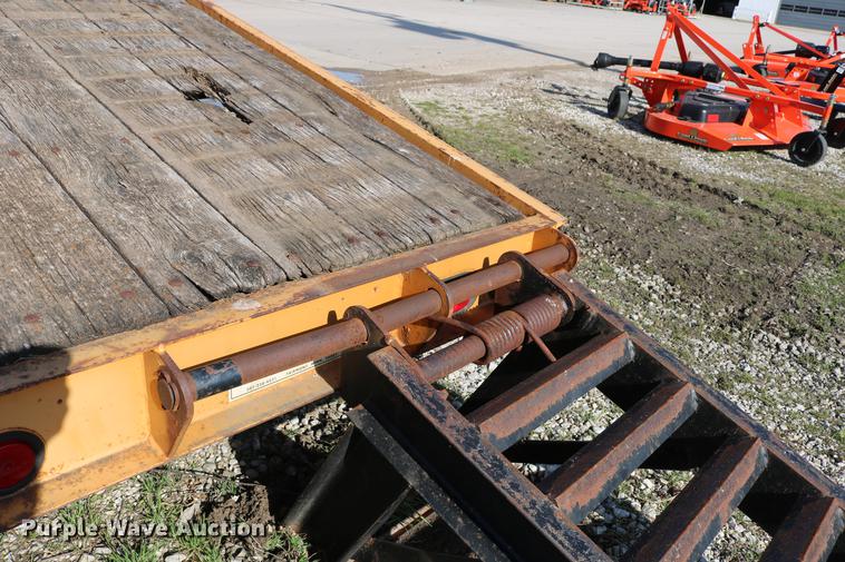 image for item DC7637 2000 Redi Haul equipment trailer