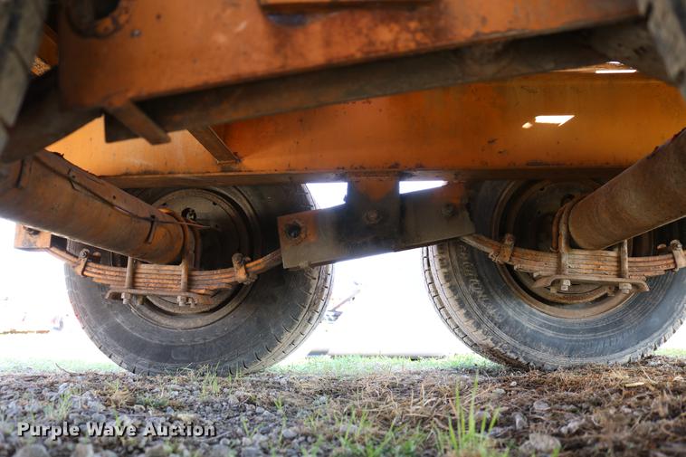 image for item DC7637 2000 Redi Haul equipment trailer