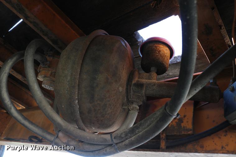 image for item DC7637 2000 Redi Haul equipment trailer