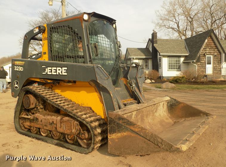 image for item DD2784 2012 John Deere 323DT skid steer