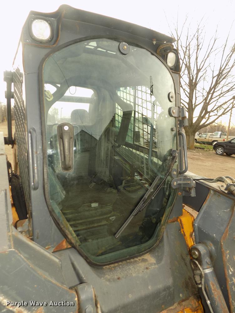 image for item DD2784 2012 John Deere 323DT skid steer