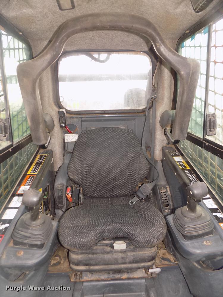 image for item DD2784 2012 John Deere 323DT skid steer