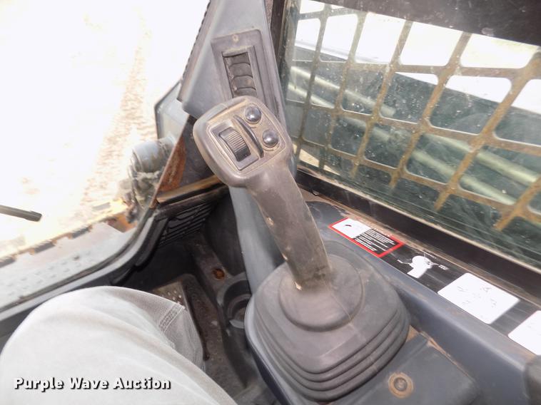 image for item DD2784 2012 John Deere 323DT skid steer