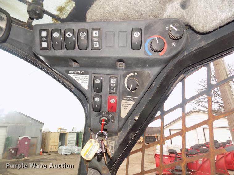 image for item DD2784 2012 John Deere 323DT skid steer