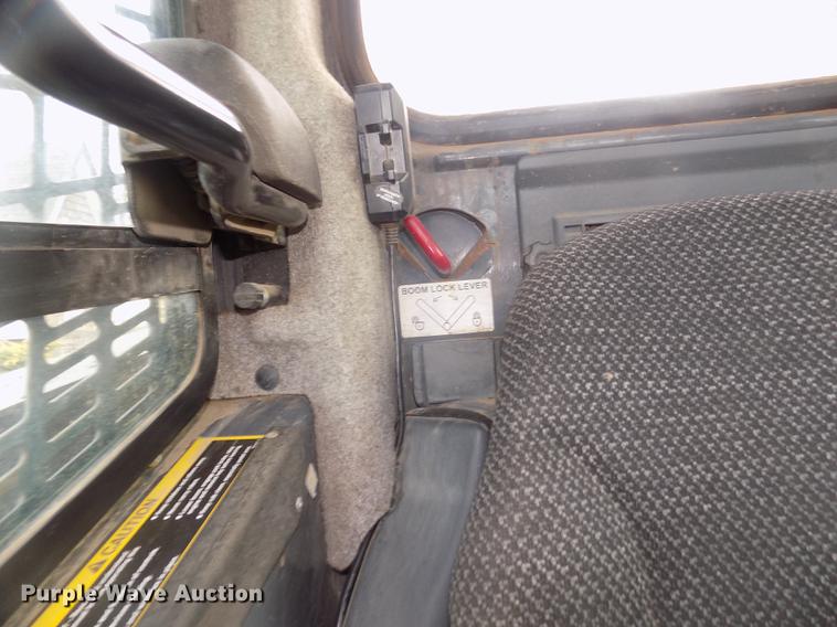 image for item DD2784 2012 John Deere 323DT skid steer