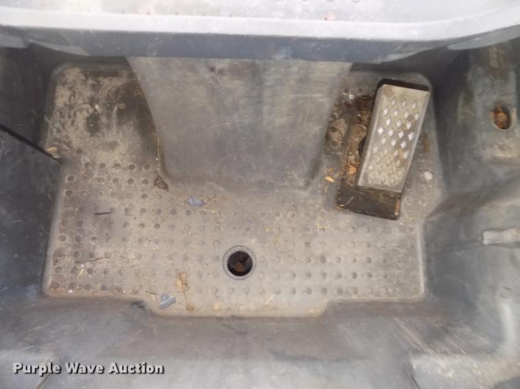 image for item DD2784 2012 John Deere 323DT skid steer