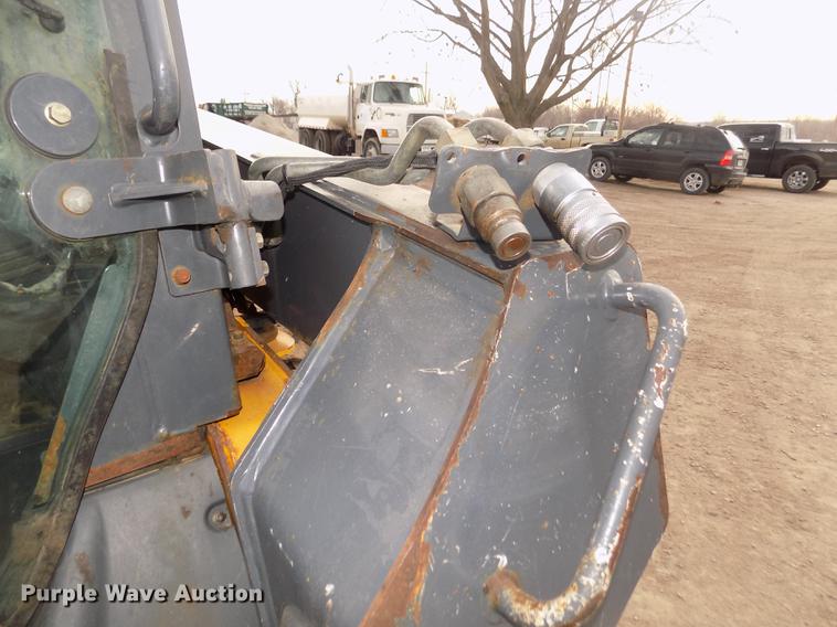image for item DD2784 2012 John Deere 323DT skid steer