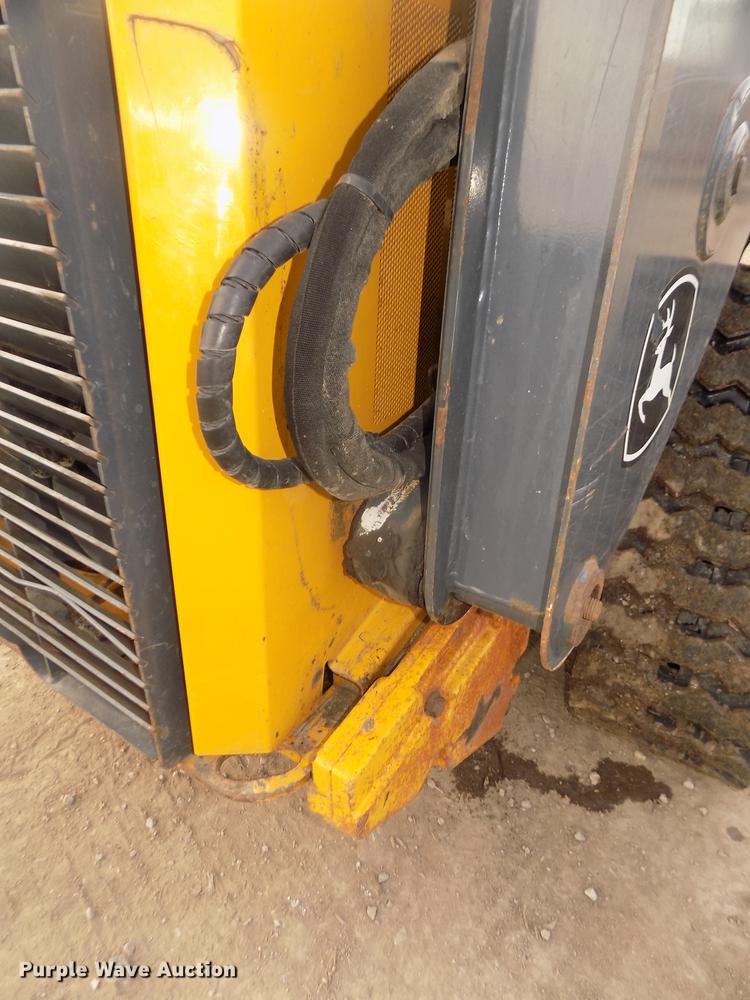 image for item DD2784 2012 John Deere 323DT skid steer