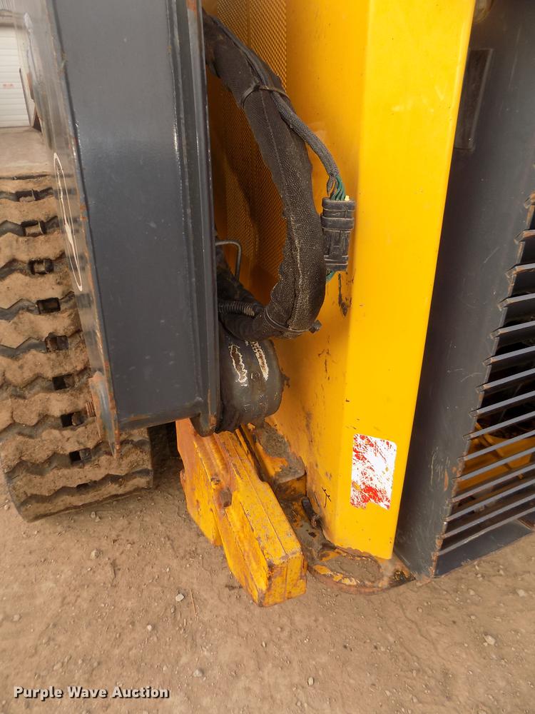 image for item DD2784 2012 John Deere 323DT skid steer