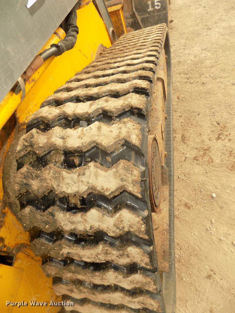 image for item DD2784 2012 John Deere 323DT skid steer