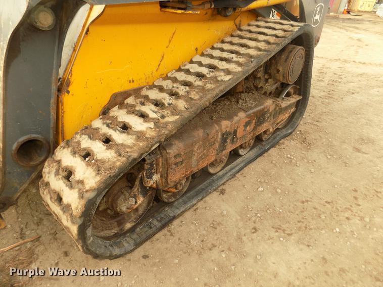 image for item DD2784 2012 John Deere 323DT skid steer