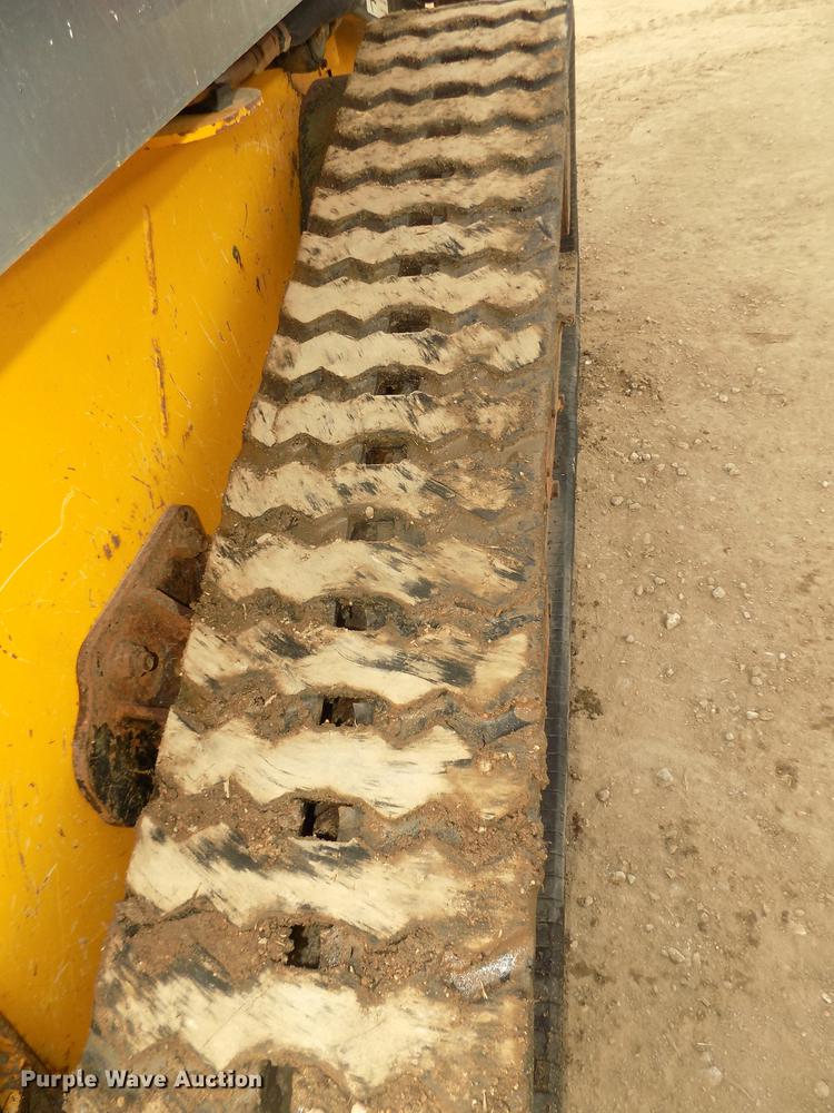 image for item DD2784 2012 John Deere 323DT skid steer