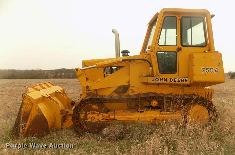 image for item DD2790 1984 John Deere 755A track loader