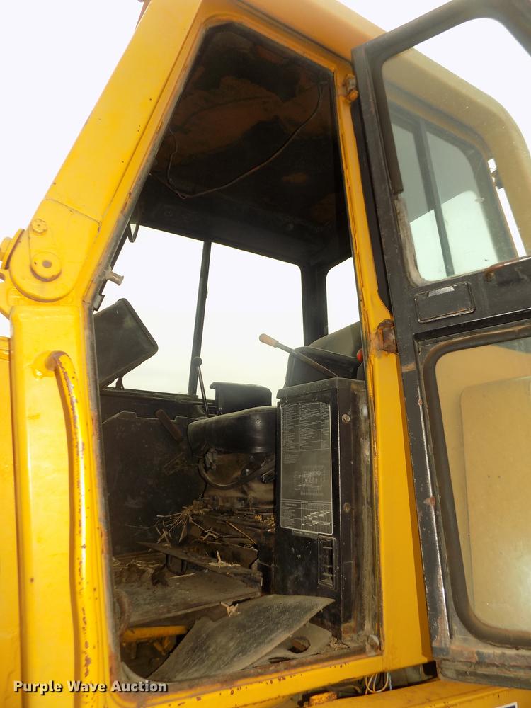 image for item DD2790 1984 John Deere 755A track loader