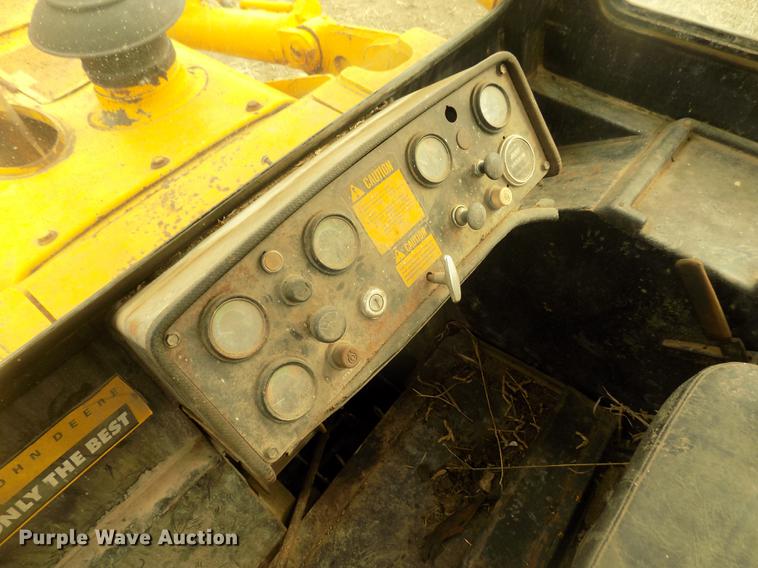 image for item DD2790 1984 John Deere 755A track loader