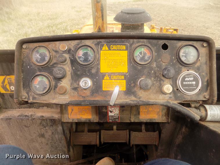 image for item DD2790 1984 John Deere 755A track loader