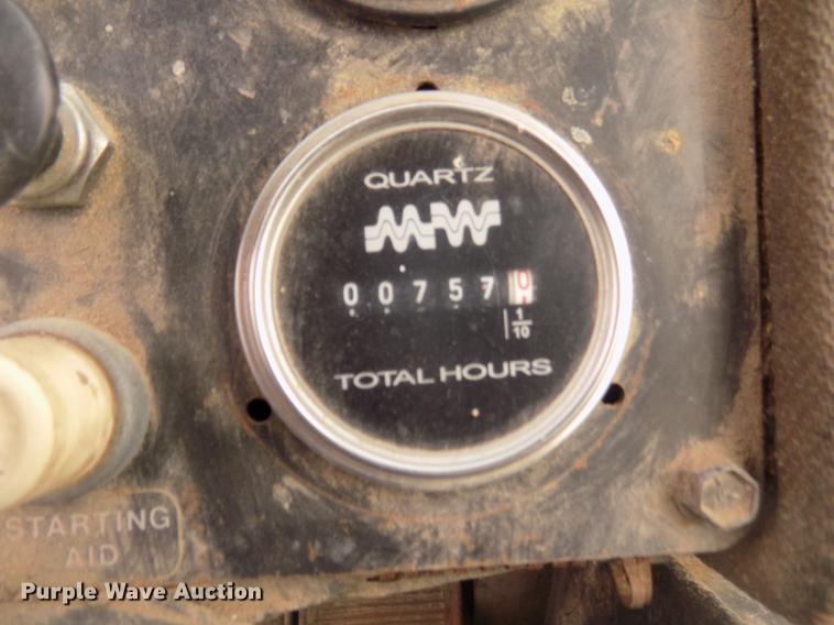 image for item DD2790 1984 John Deere 755A track loader